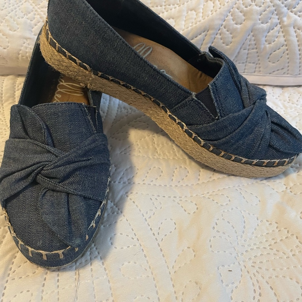 Dr. Scholls wedge loafer in denim.